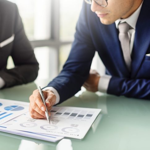 Reunion de negocios en oficina