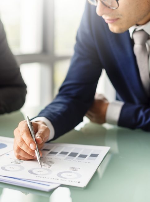 Reunion de negocios en oficina